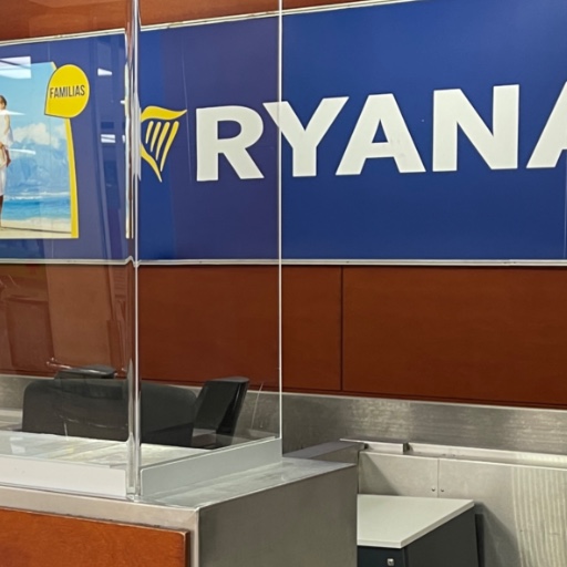 Информация об авиакомпании Ryanair: контакты - чат, телефон, изменения, багаж, бронирование авиабилетов.