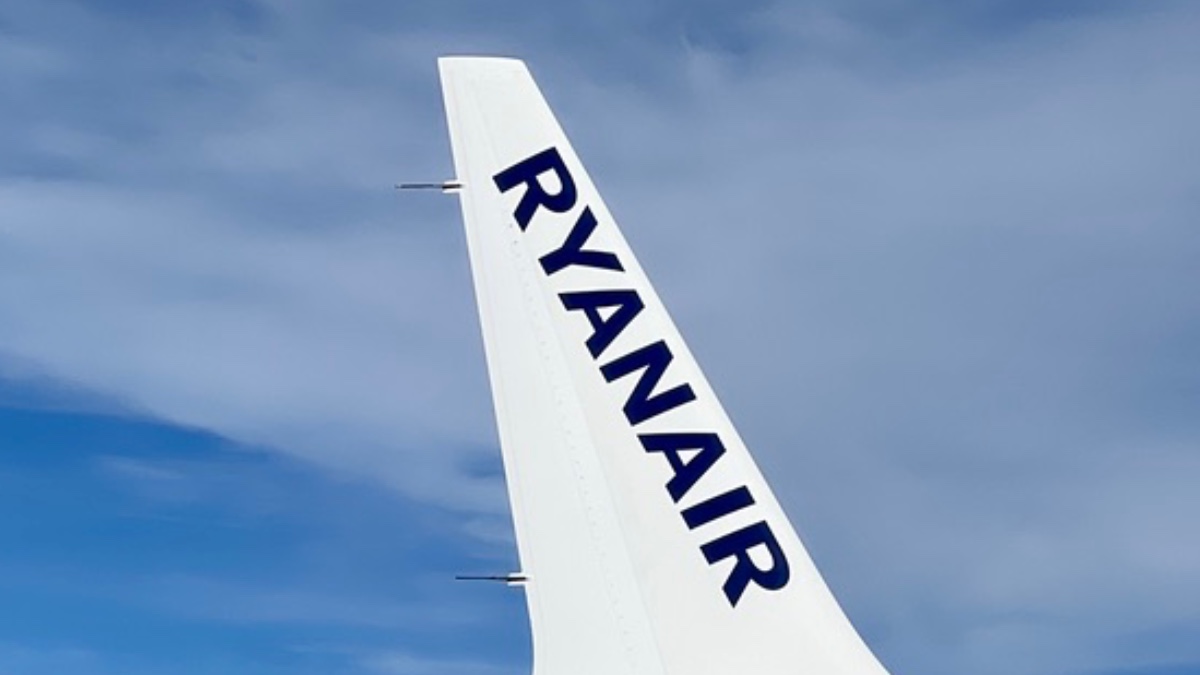 Ryanair uçuşunda uşaqlarla səyahət